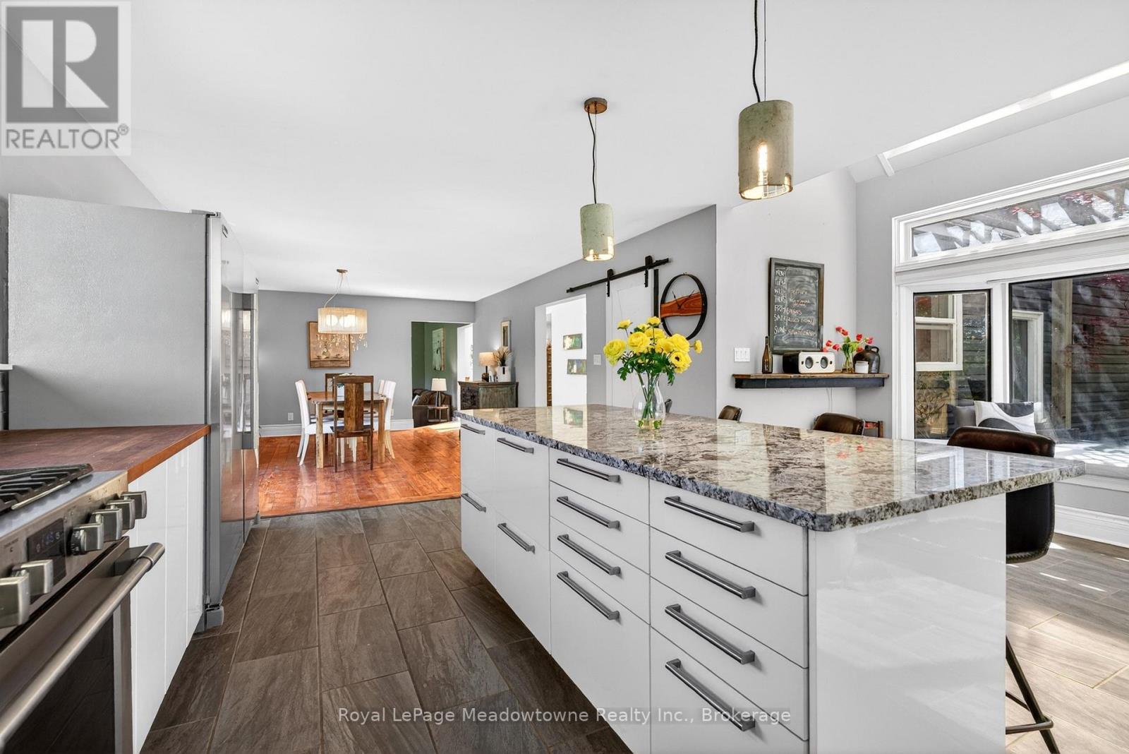 












8122 ERAMOSA GARAFRAXA TOWNLINE

,
Centre Wellington,




Ontario
N1M2W5

