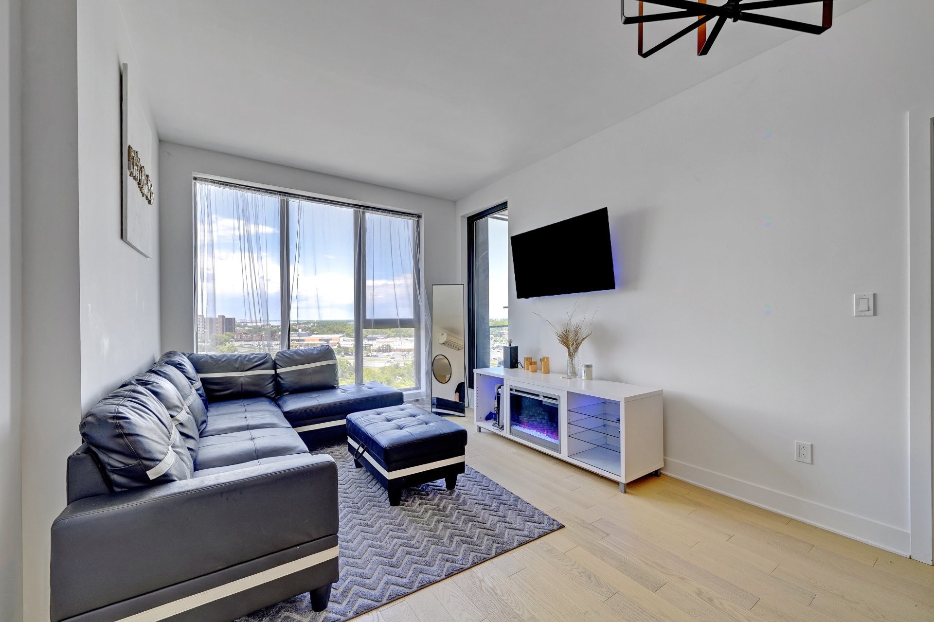 









200


Rue Marie-Charles-Le Moyne

, 1421,
Longueuil (Le Vieux-Longueuil),




QC
J4K8C2

