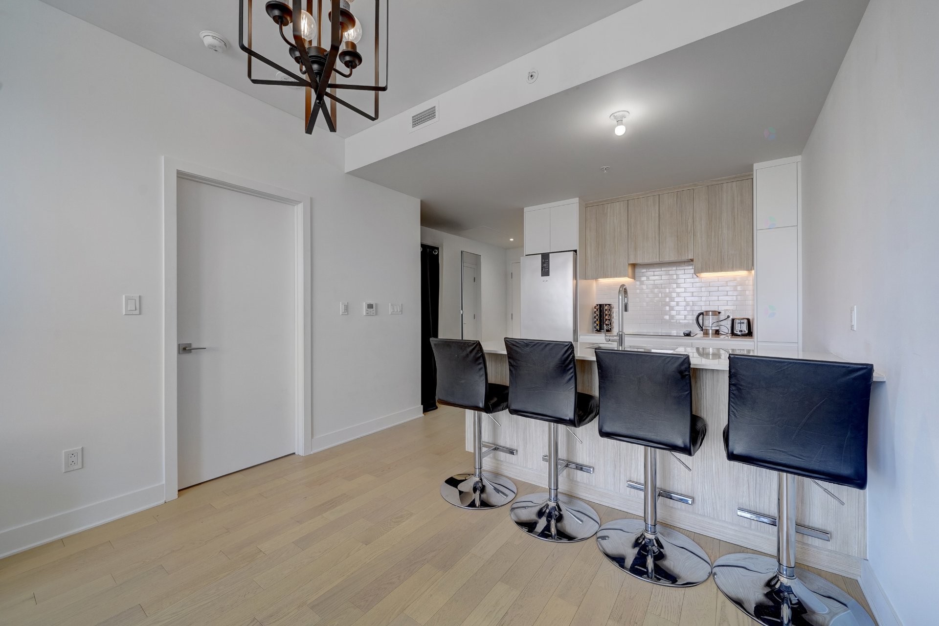 









200


Rue Marie-Charles-Le Moyne

, 1421,
Longueuil (Le Vieux-Longueuil),




QC
J4K8C2

