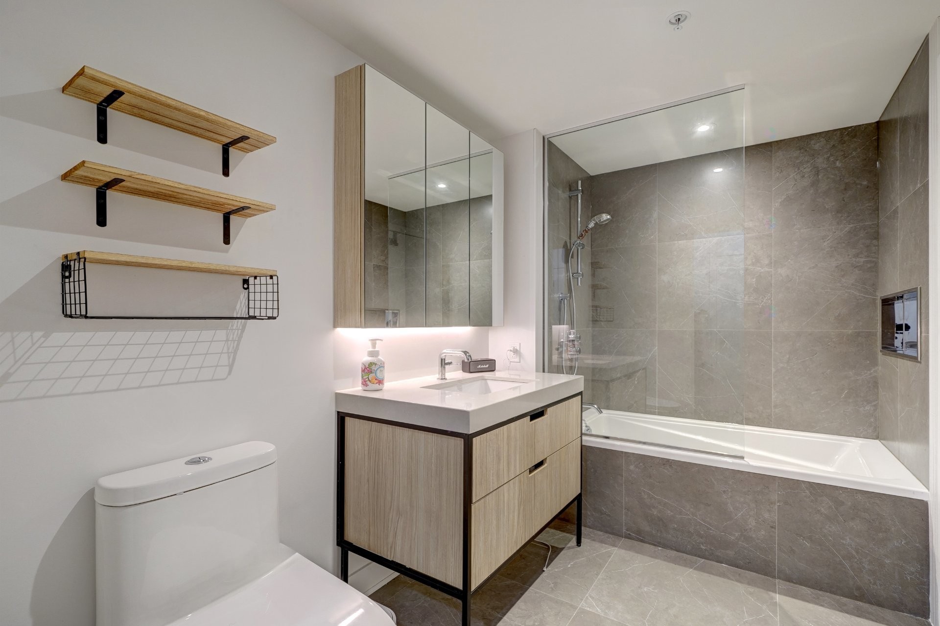 









200


Rue Marie-Charles-Le Moyne

, 1421,
Longueuil (Le Vieux-Longueuil),




QC
J4K8C2

