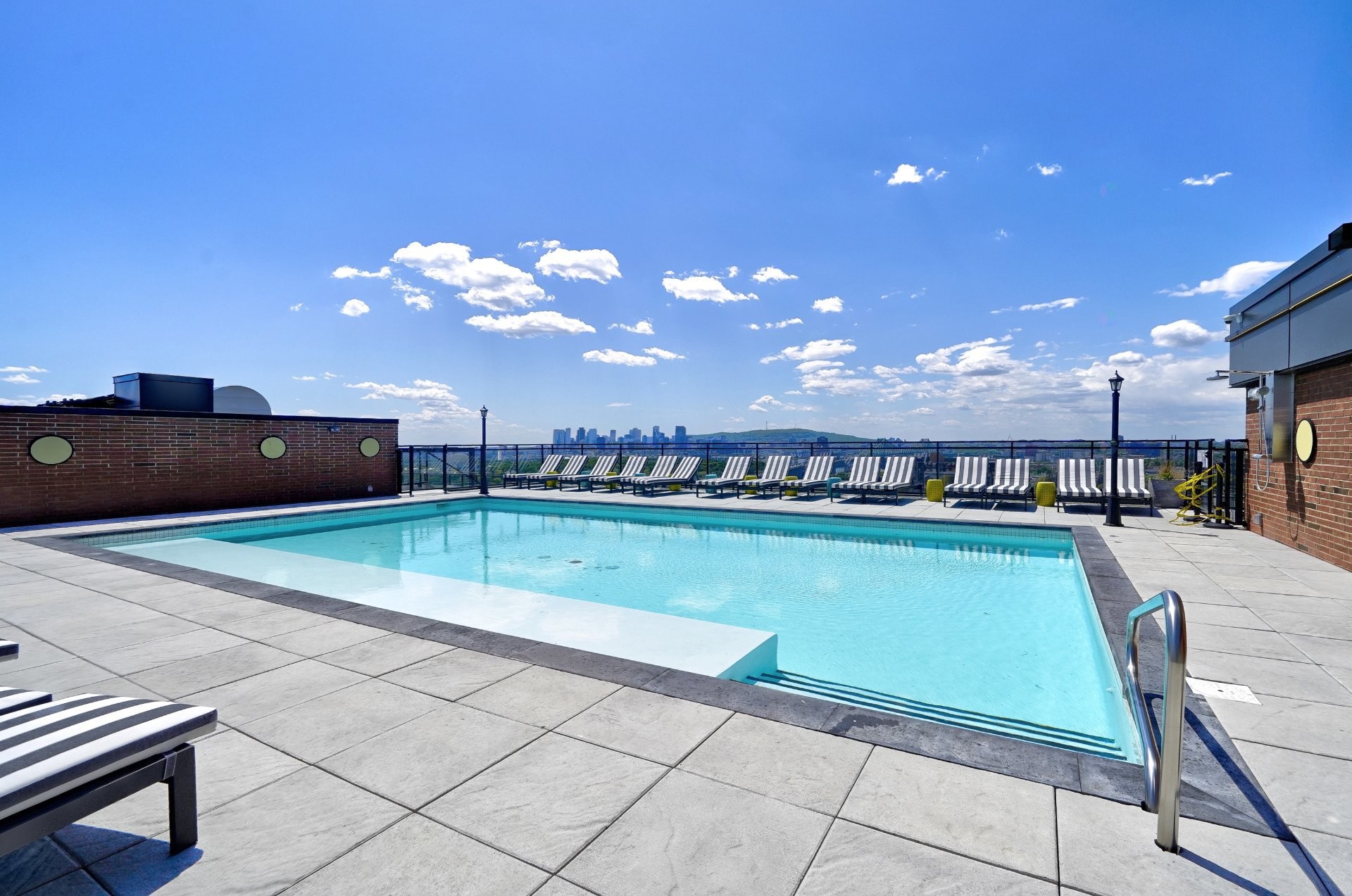 









200


Rue Marie-Charles-Le Moyne

, 1421,
Longueuil (Le Vieux-Longueuil),




QC
J4K8C2


