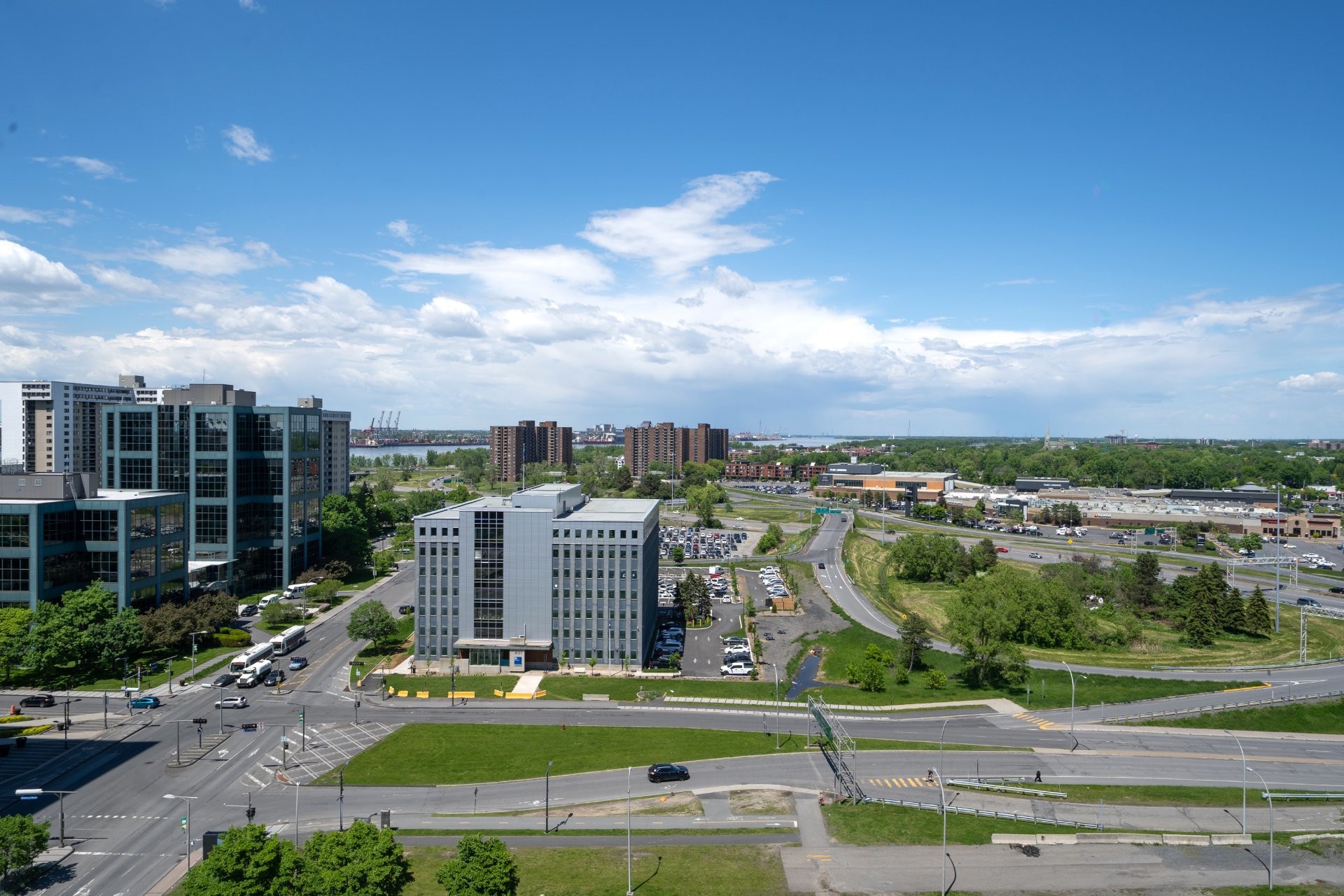 









200


Rue Marie-Charles-Le Moyne

, 1421,
Longueuil (Le Vieux-Longueuil),




QC
J4K8C2

