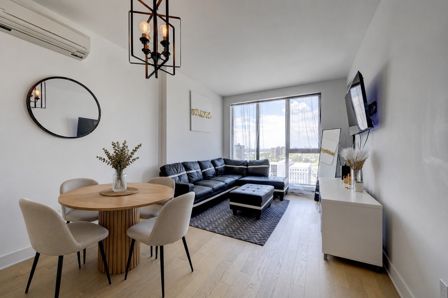 









200


Rue Marie-Charles-Le Moyne

, 1421,
Longueuil (Le Vieux-Longueuil),




QC
J4K8C2

