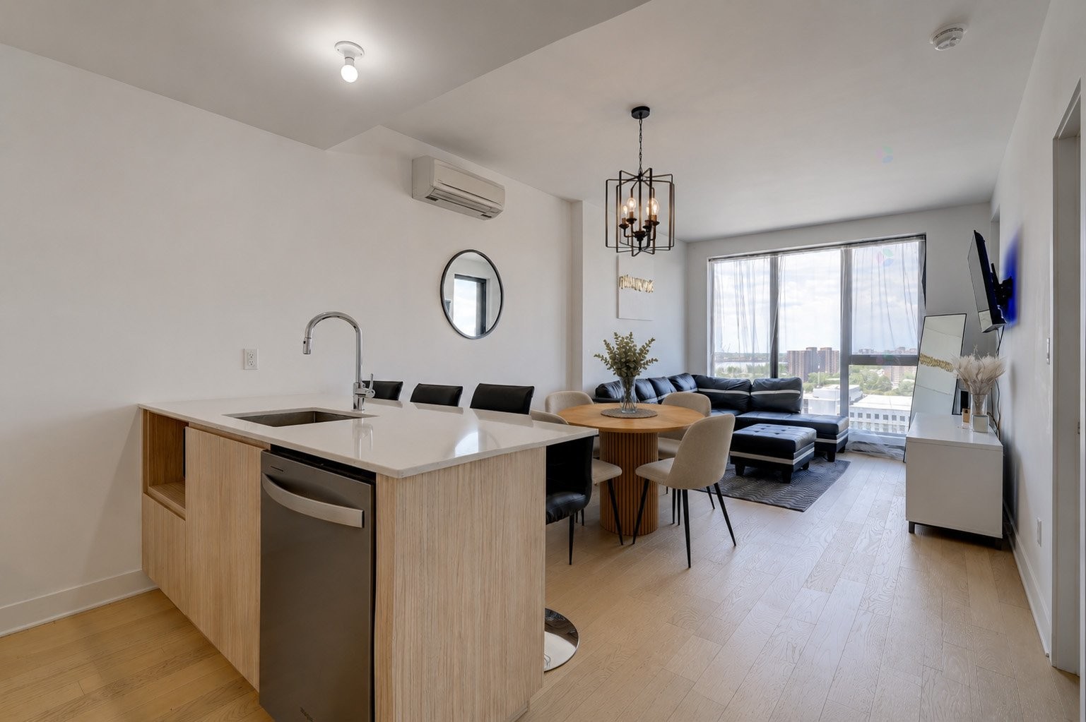 









200


Rue Marie-Charles-Le Moyne

, 1421,
Longueuil (Le Vieux-Longueuil),




QC
J4K8C2


