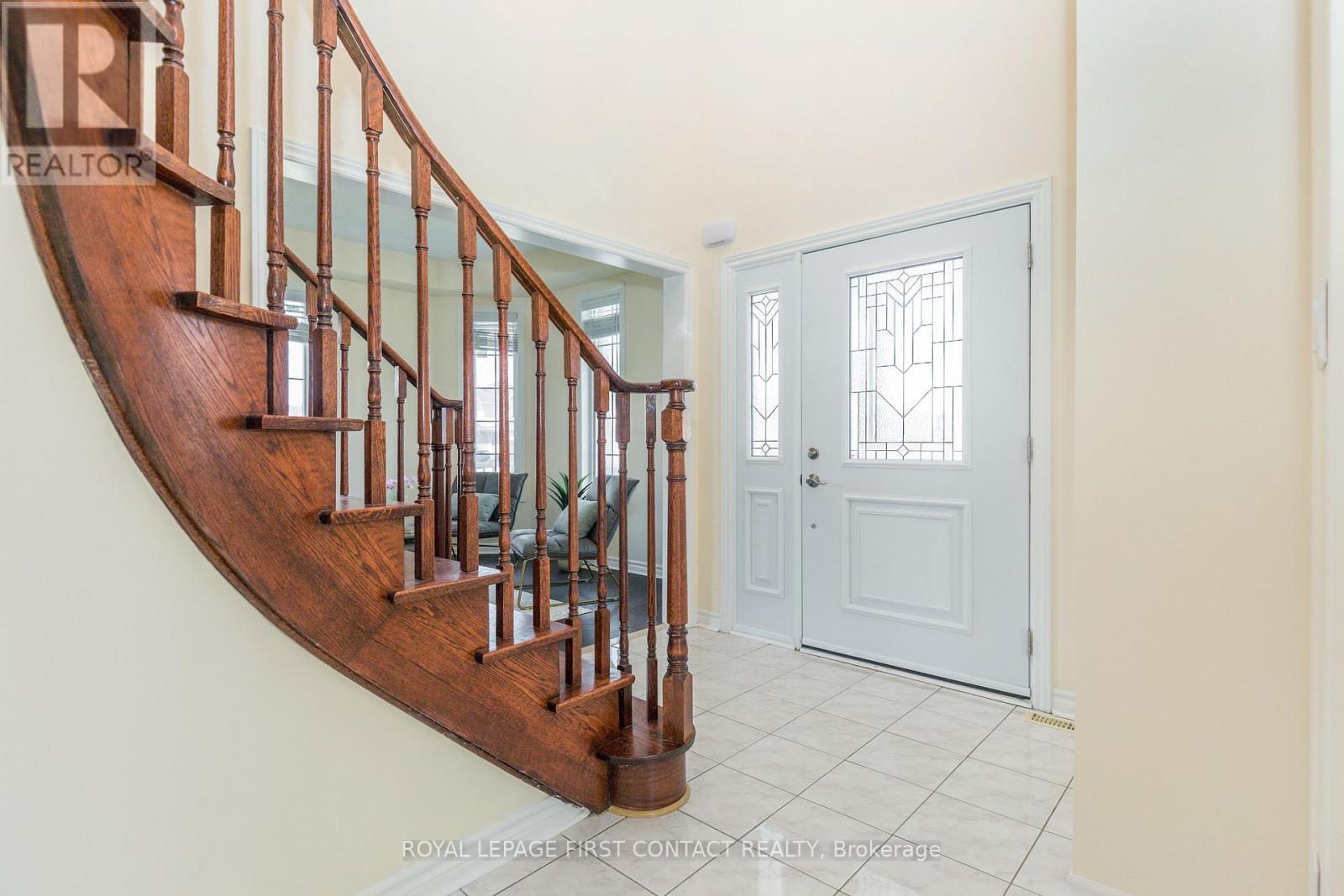 












1 GRIFFIN GATE

,
Barrie,




Ontario
L4M7G4

