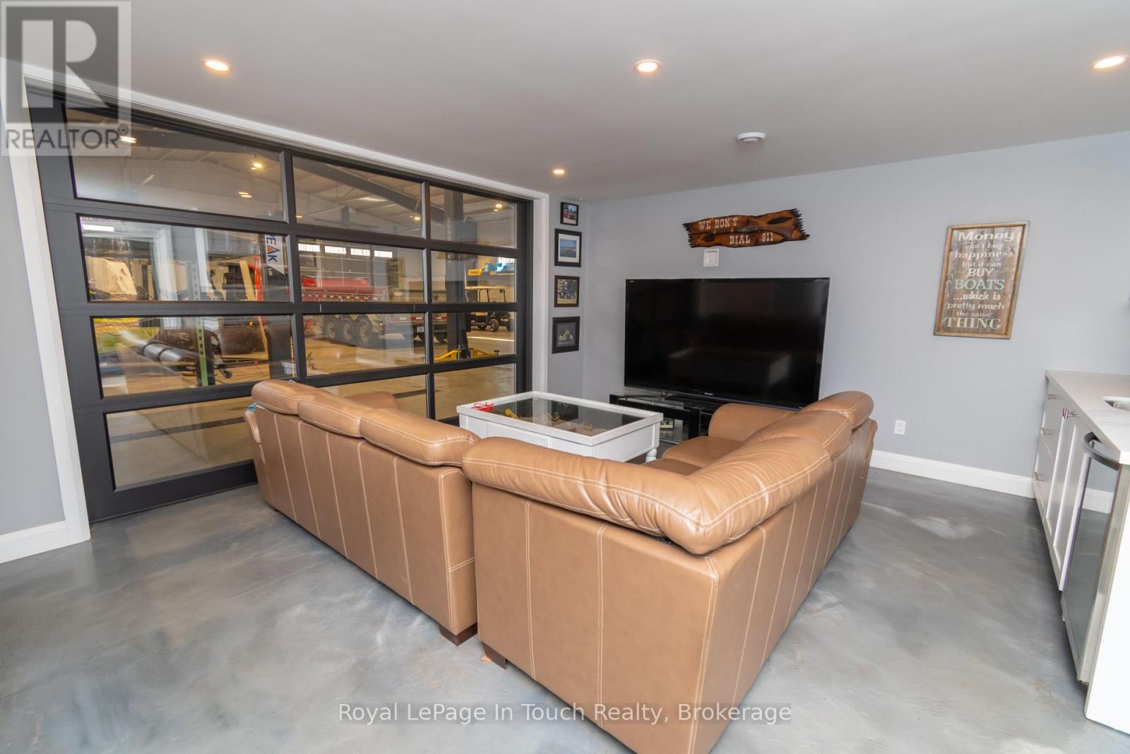 












1388 CEDARPOINT ROAD

,
Tiny,




Ontario
L0L2J0

