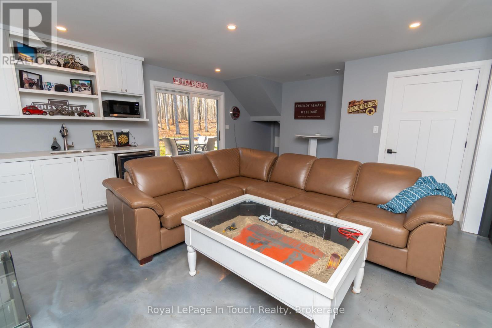 












1388 CEDARPOINT ROAD

,
Tiny,




Ontario
L0L2J0

