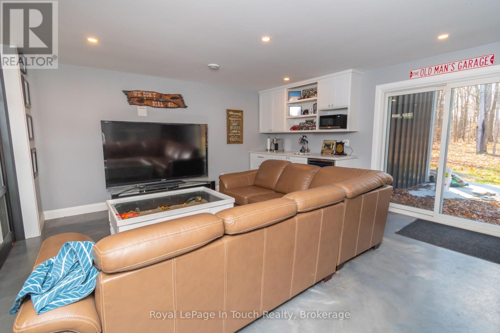 












1388 CEDARPOINT ROAD

,
Tiny,




Ontario
L0L2J0

