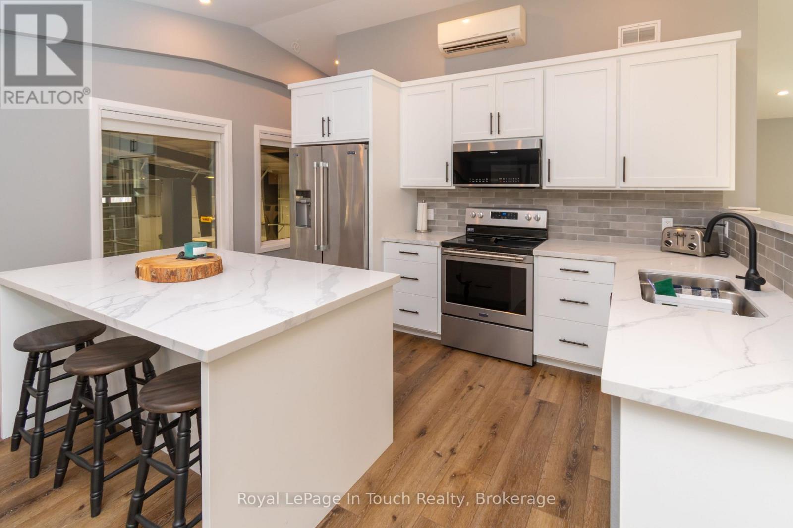 












1388 CEDARPOINT ROAD

,
Tiny,




Ontario
L0L2J0

