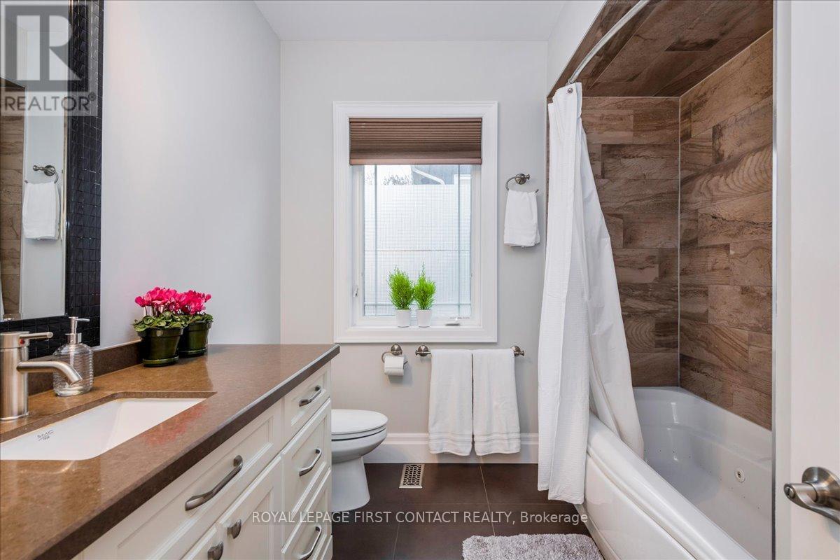 












3500 CRESCENT HARBOUR ROAD

,
Innisfil,




Ontario
L9S2Y8

