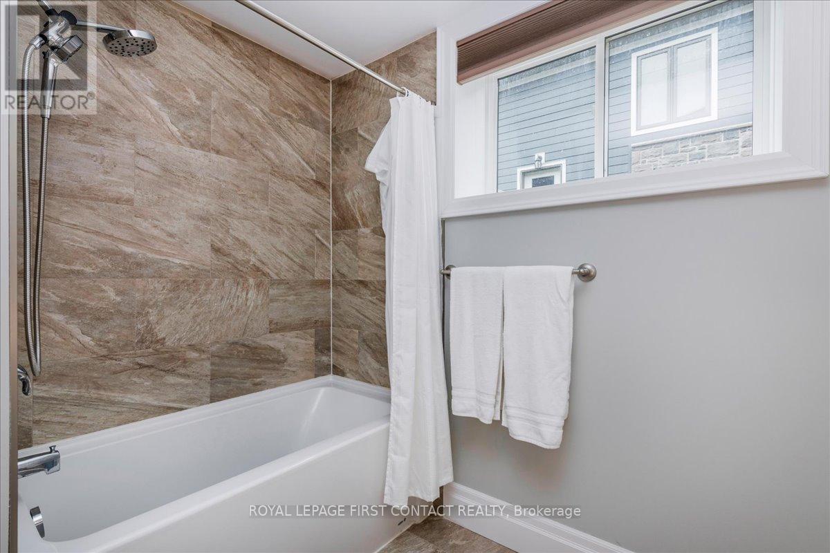 












3500 CRESCENT HARBOUR ROAD

,
Innisfil,




Ontario
L9S2Y8

