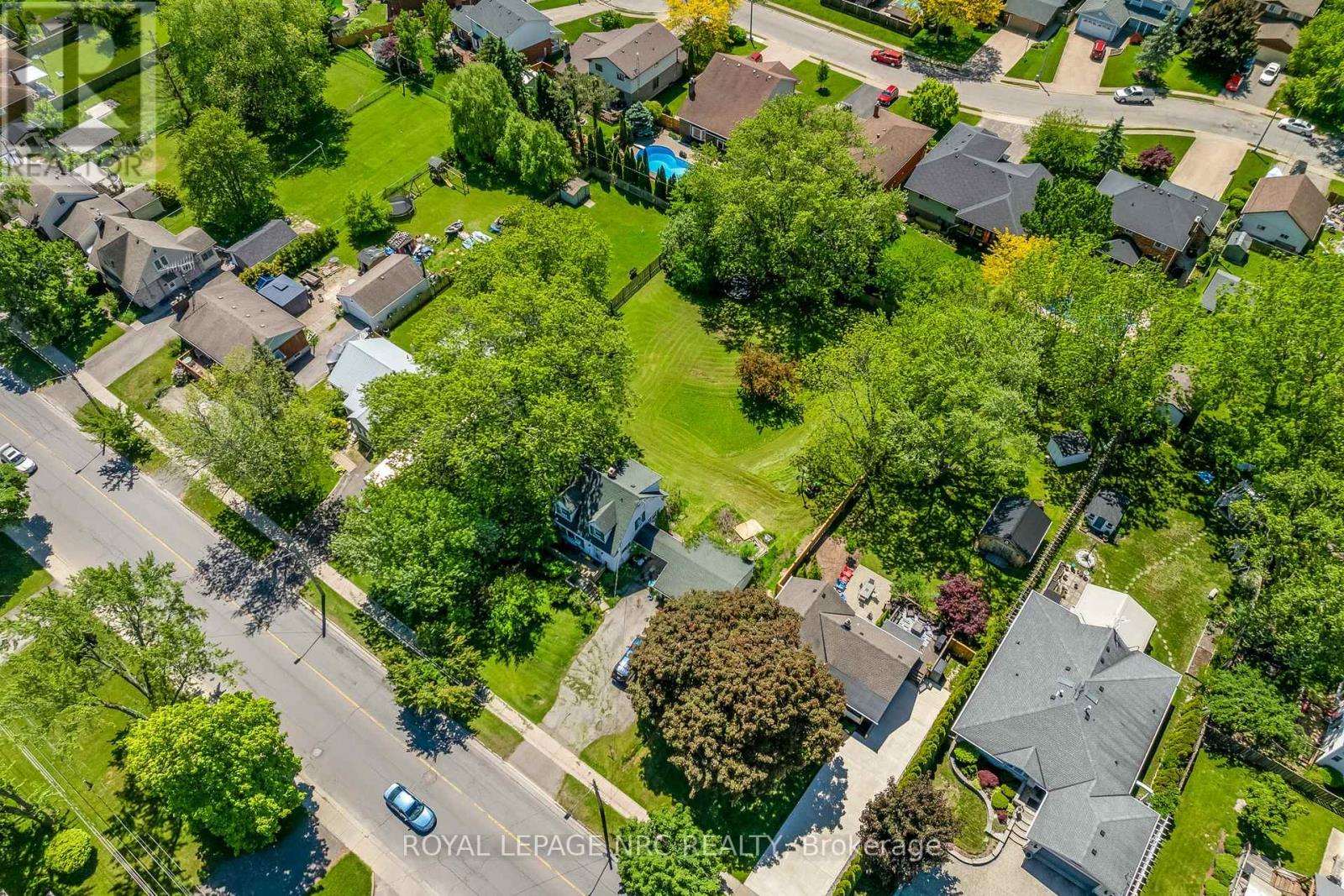 












237 FIRST AVENUE

,
Welland (N. Welland),




Ontario
L3C1Y7

