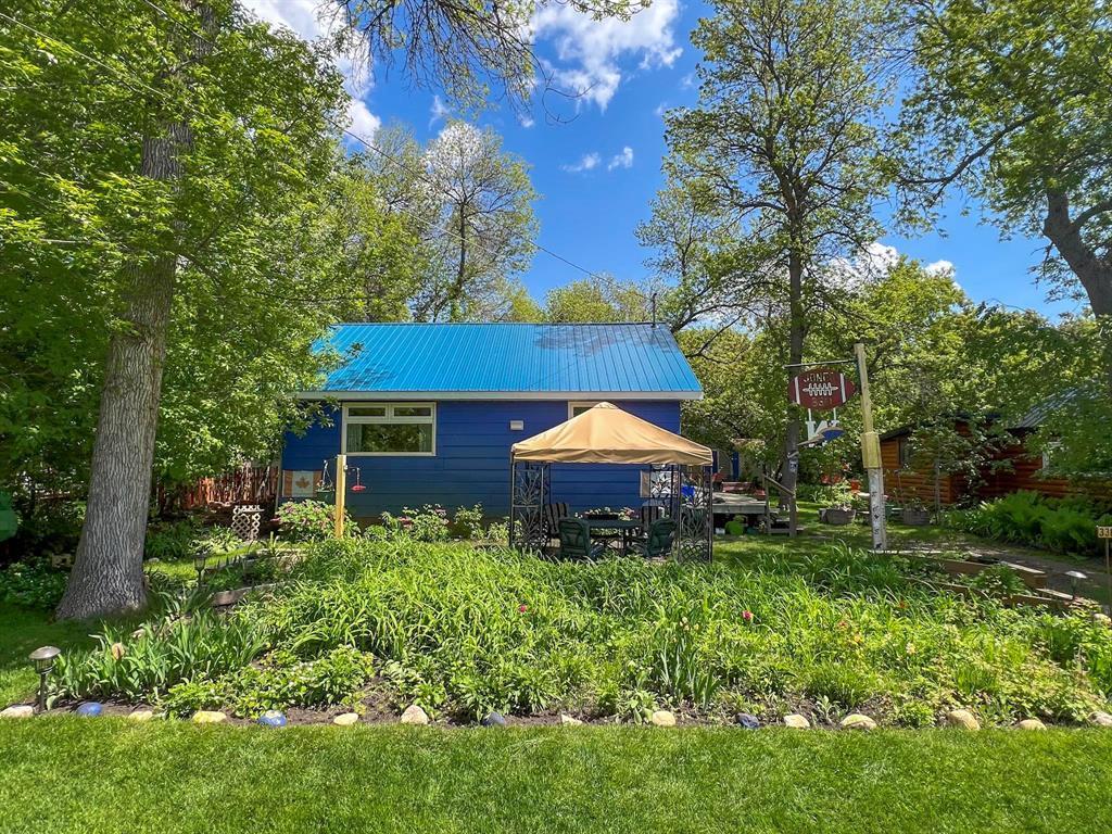 












330 Oak Drive

,
Oak Lake Beach,




Manitoba
R0M1P0

