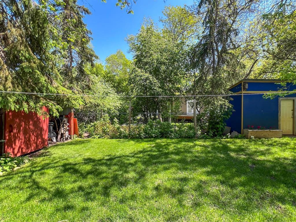 












330 Oak Drive

,
Oak Lake Beach,




Manitoba
R0M1P0

