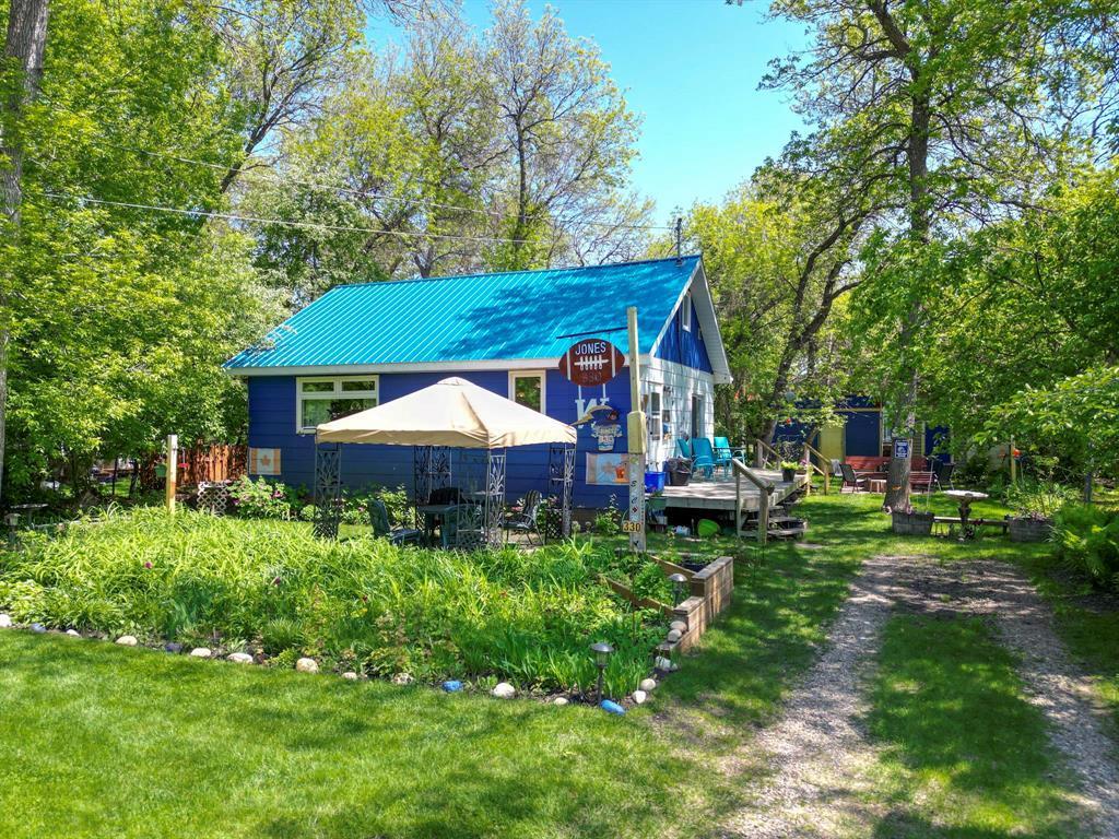 












330 Oak Drive

,
Oak Lake Beach,




Manitoba
R0M1P0

