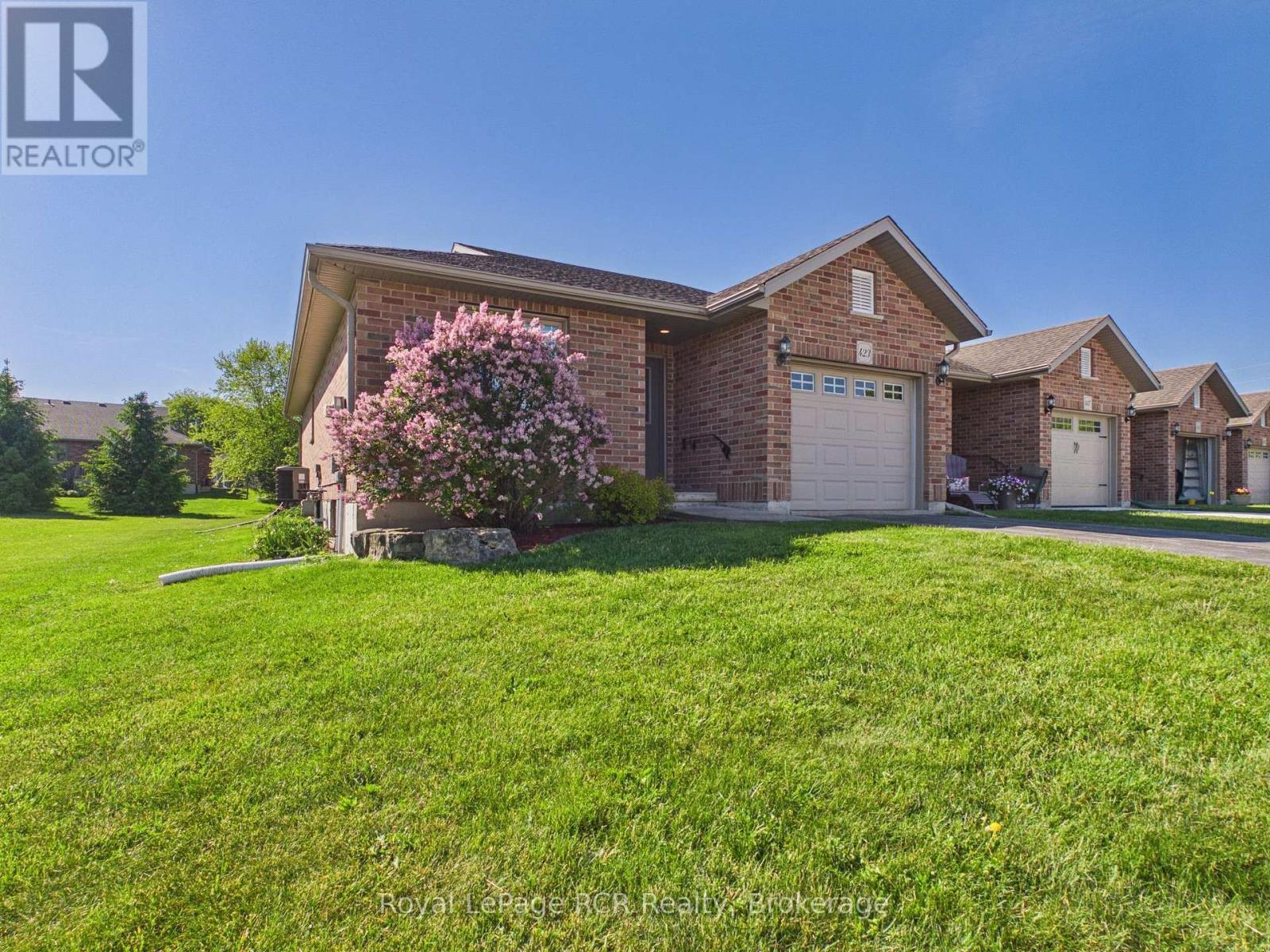 












423 CATHERINE STREET

,
North Huron (Wingham),




Ontario
N0G2W0

