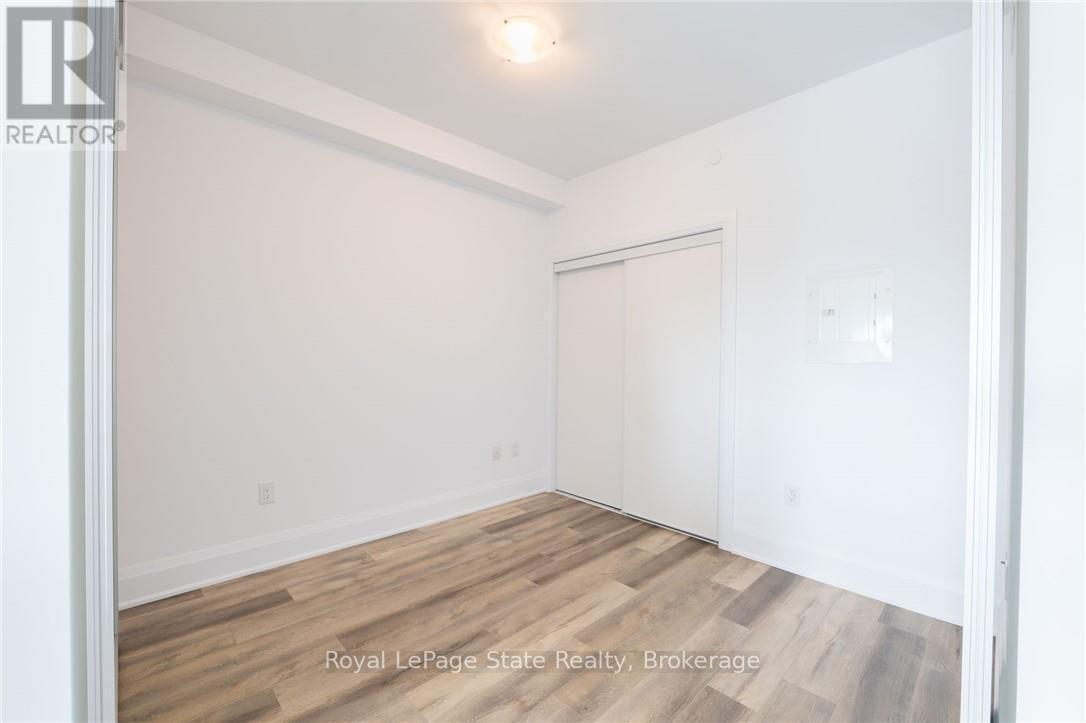 












422 - 470 DUNDAS STREET

,
Hamilton (Waterdown),




Ontario
L8B2A6

