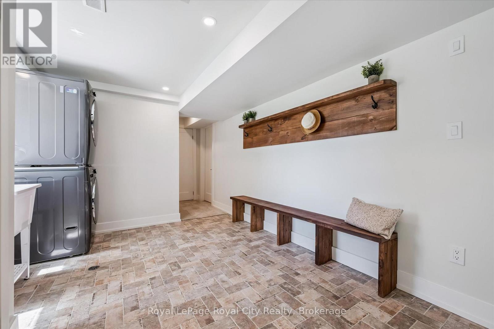 












103 GILKISON STREET

,
Centre Wellington,




Ontario
N0B1S0

