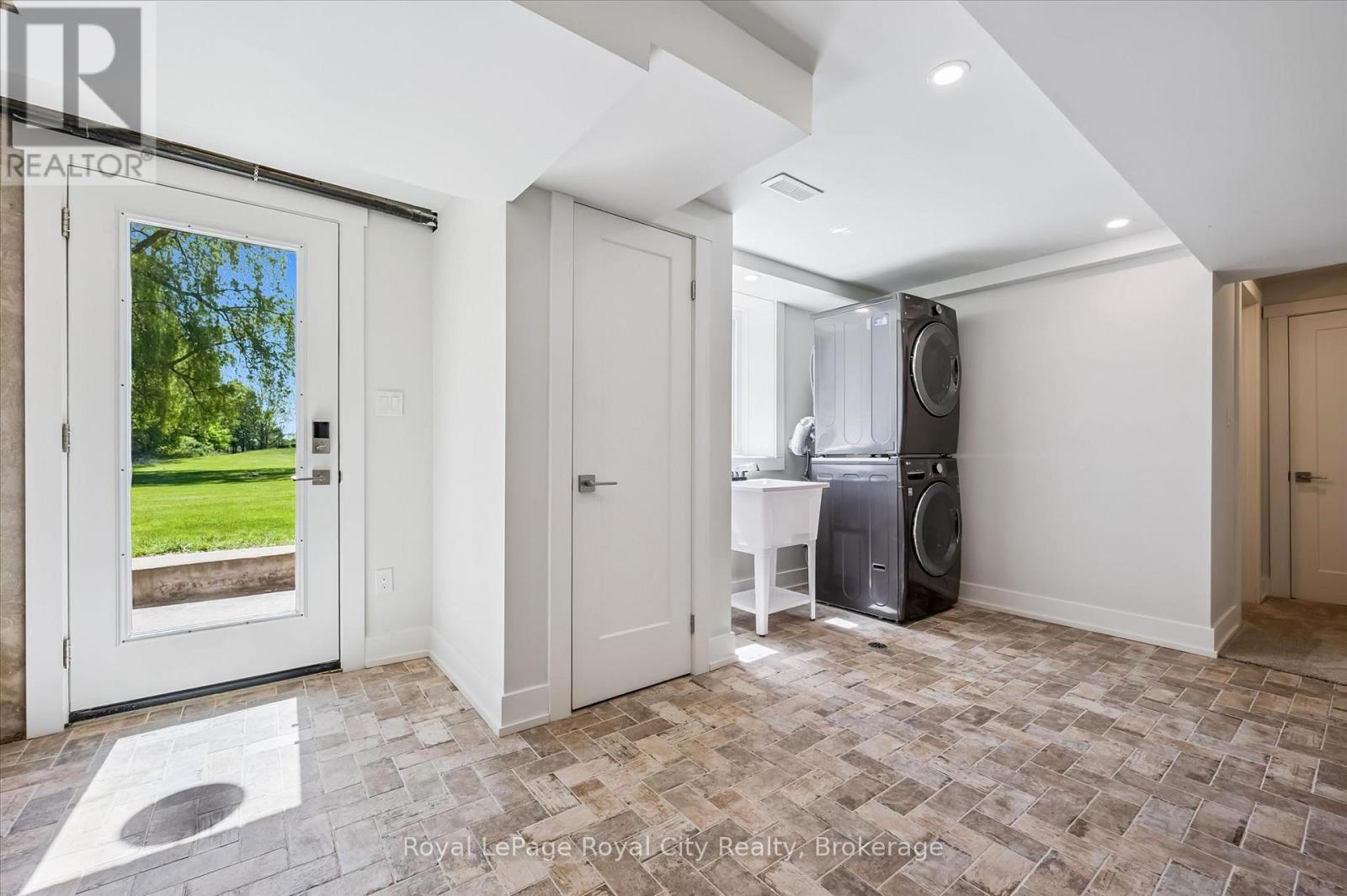 












103 GILKISON STREET

,
Centre Wellington,




Ontario
N0B1S0

