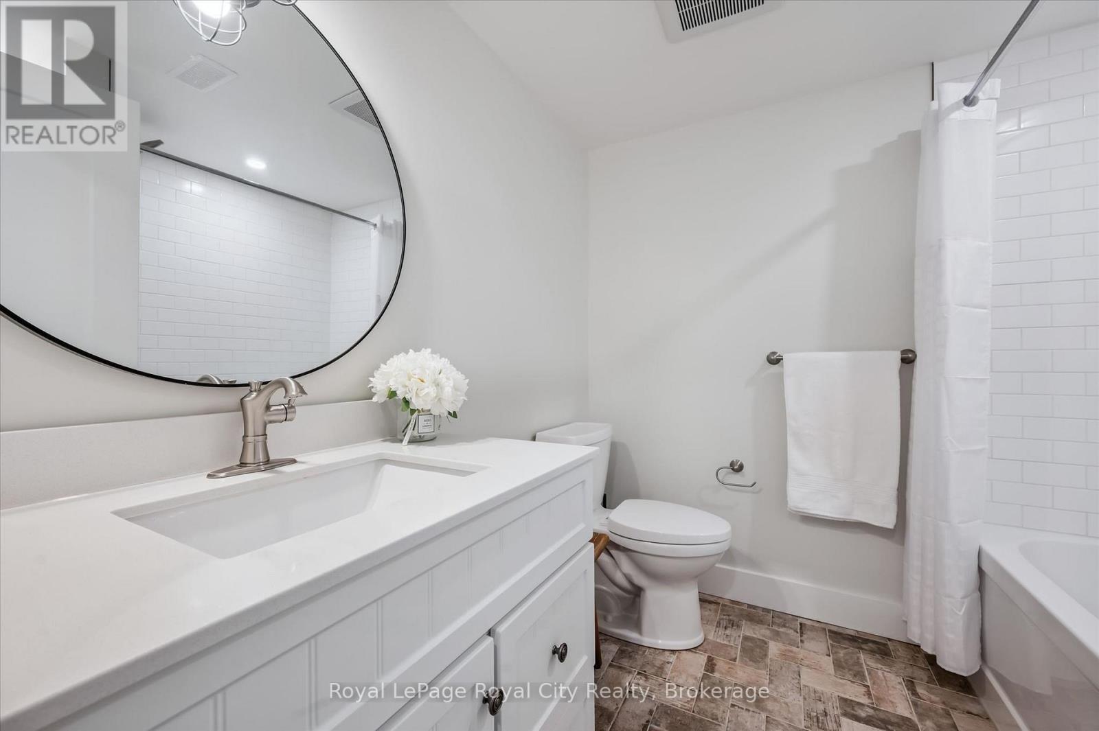 












103 GILKISON STREET

,
Centre Wellington,




Ontario
N0B1S0

