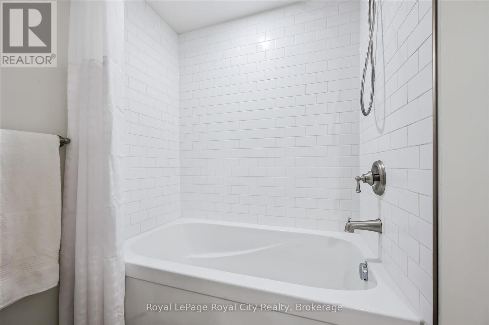 












103 GILKISON STREET

,
Centre Wellington,




Ontario
N0B1S0

