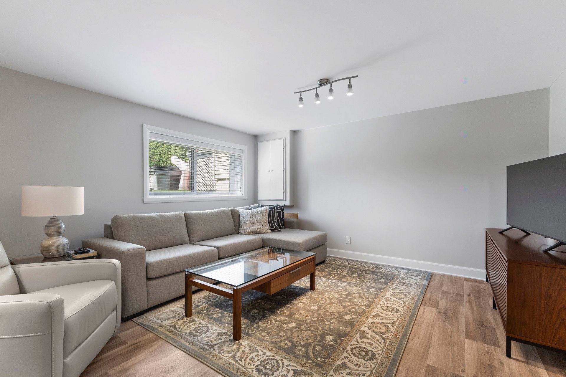 









1185Z


Rue Principale

, 1,
Saint-Zotique,




QC
J0P1Z0


