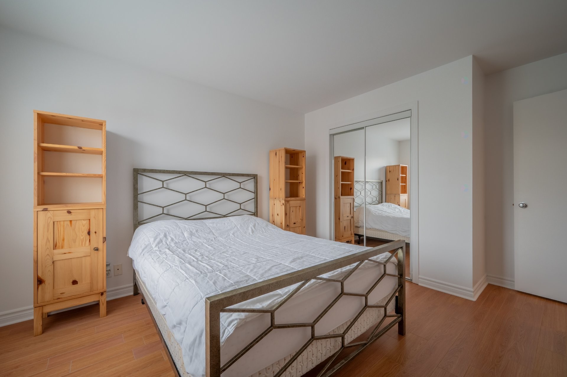 









5377


Boul. Milan

, E,
Brossard,




QC
J4Z2A7

