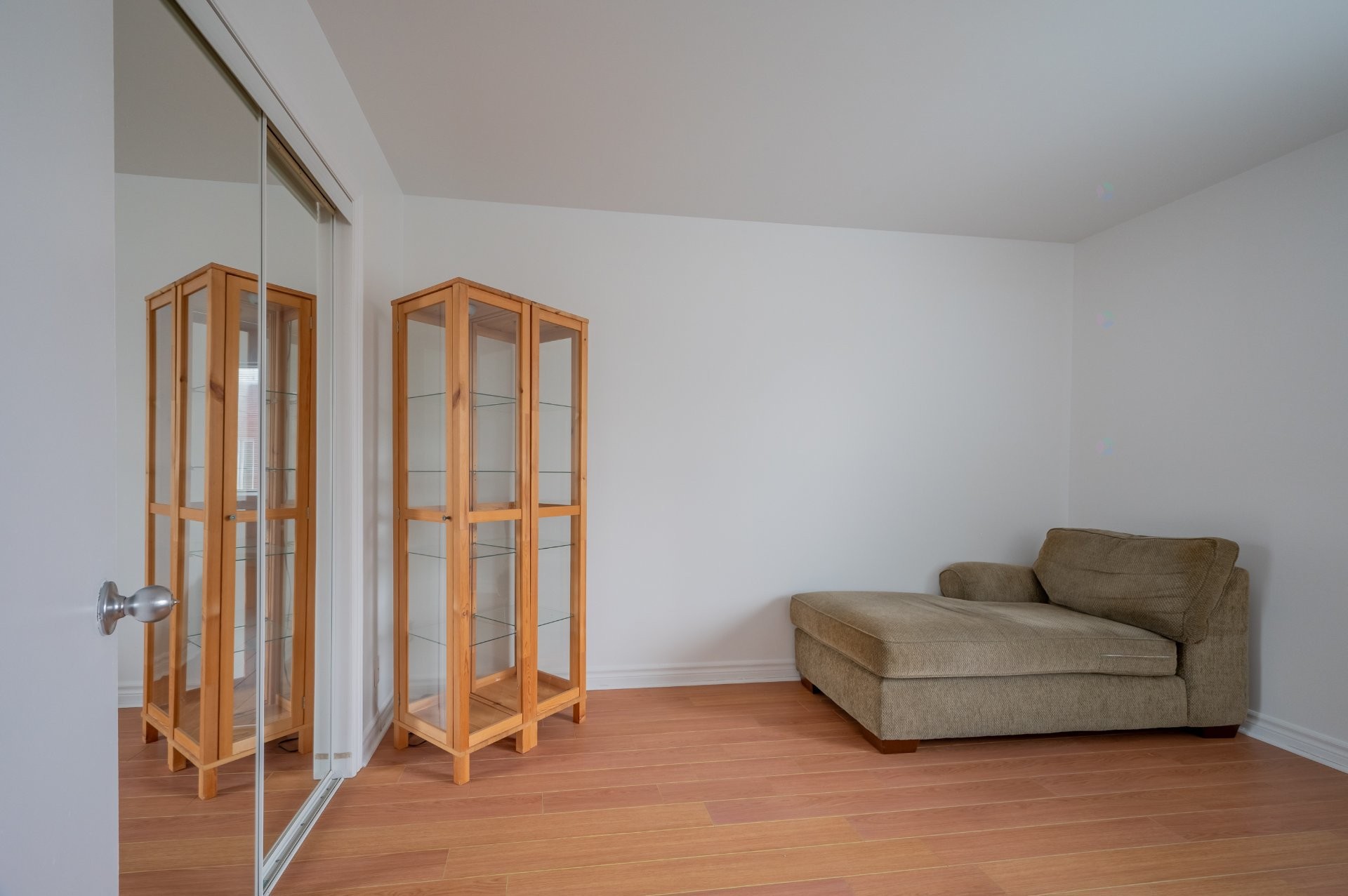 









5377


Boul. Milan

, E,
Brossard,




QC
J4Z2A7

