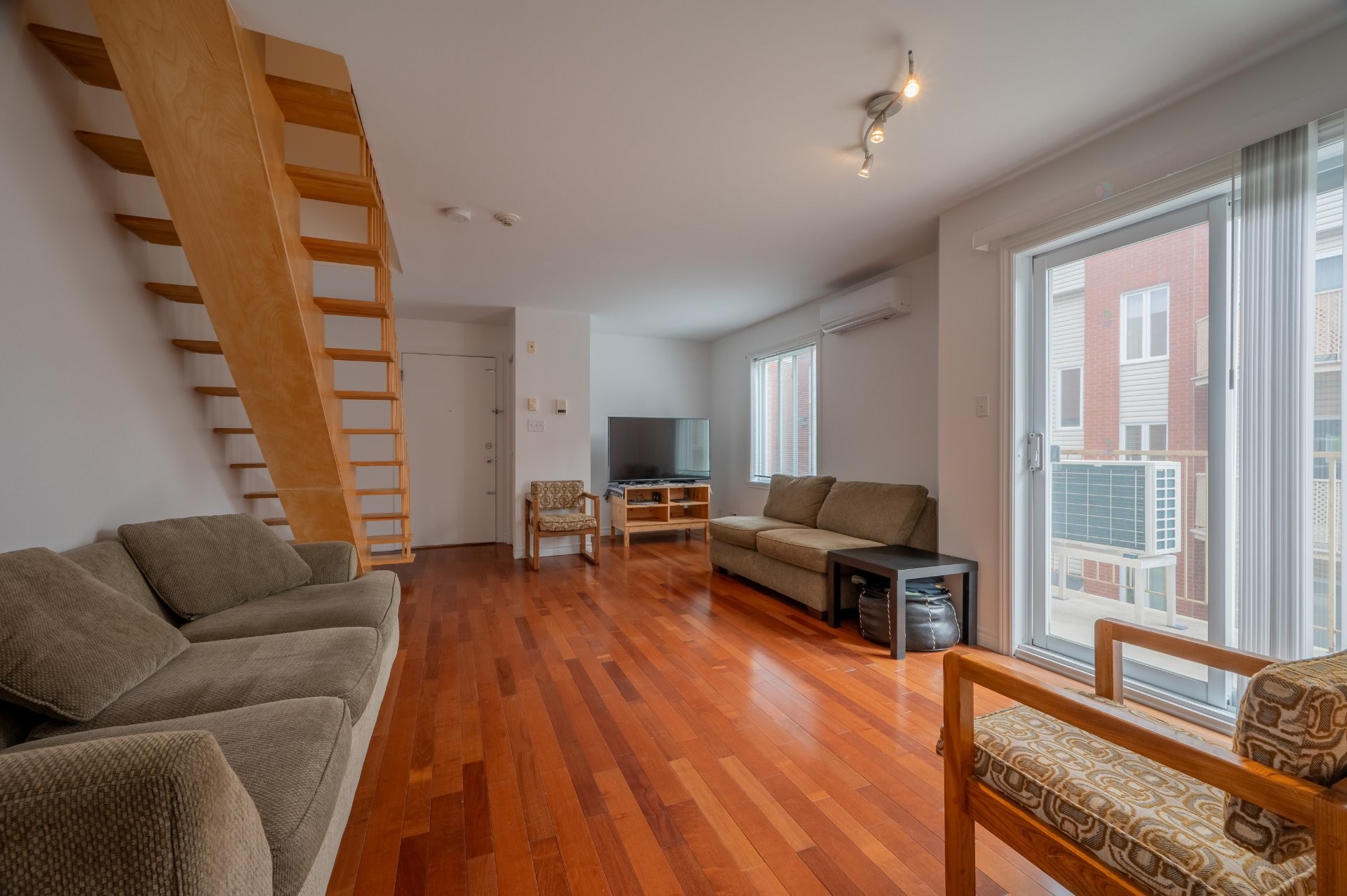 









5377


Boul. Milan

, E,
Brossard,




QC
J4Z2A7

