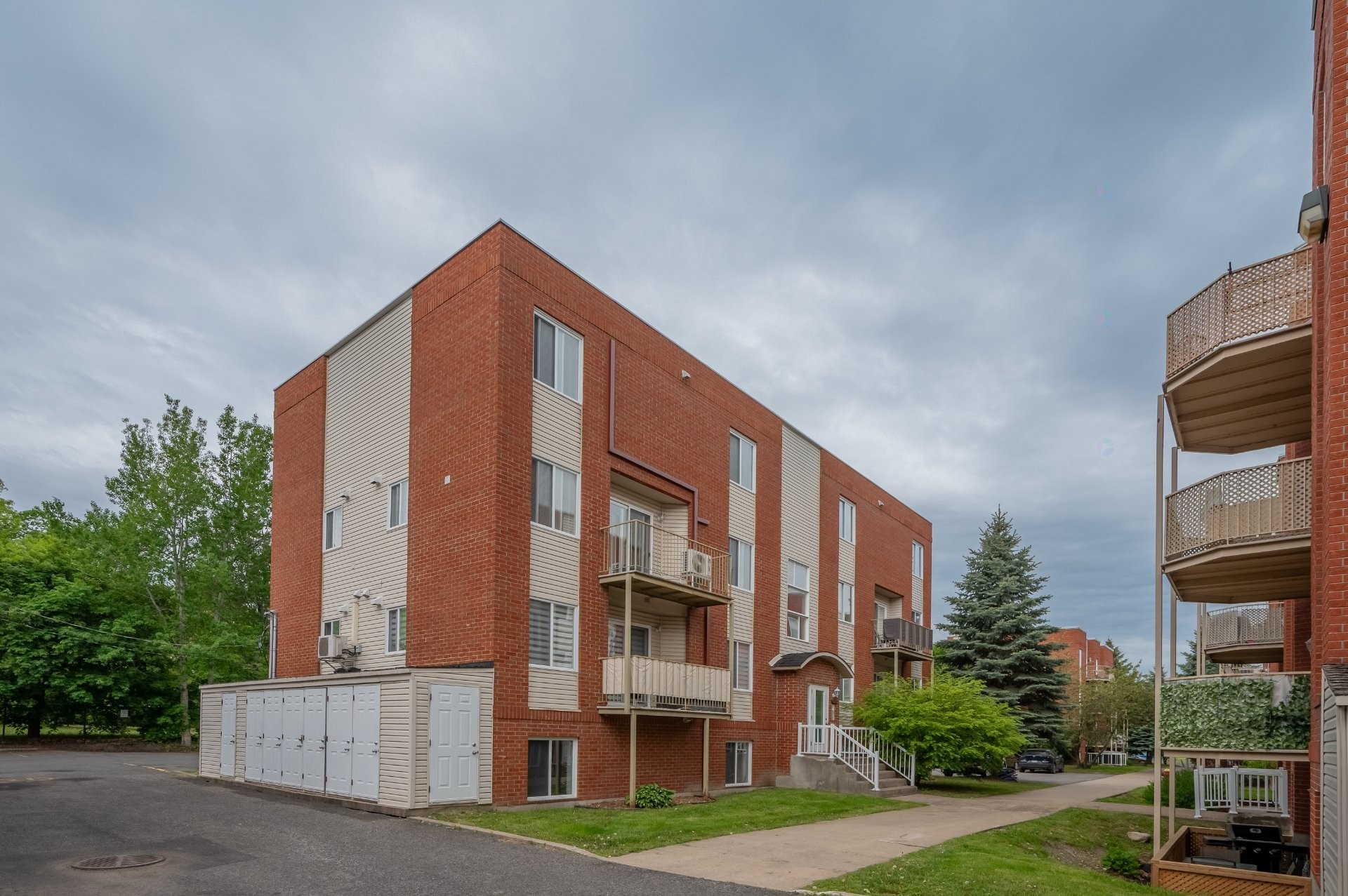 









5377


Boul. Milan

, E,
Brossard,




QC
J4Z2A7

