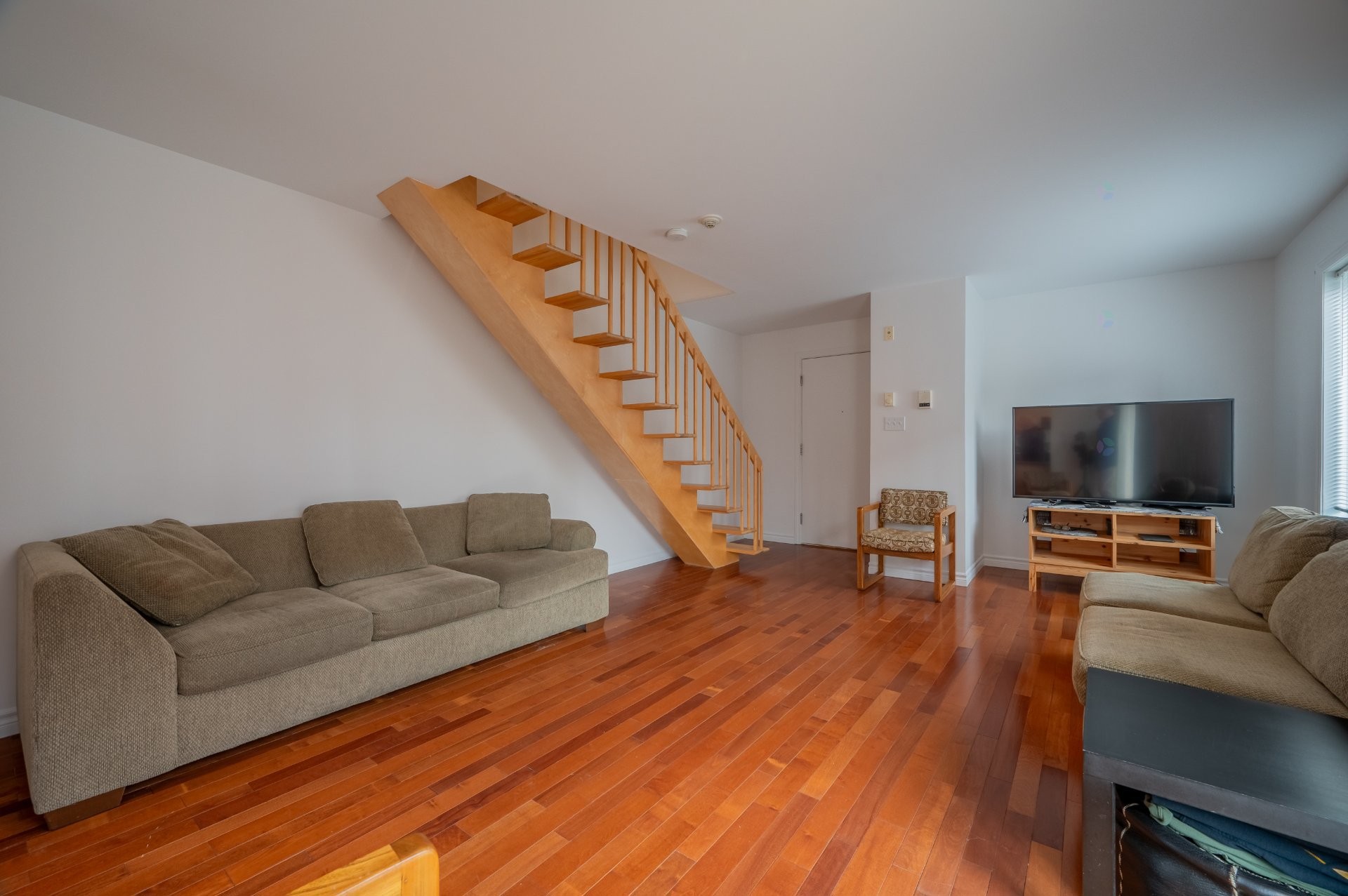 









5377


Boul. Milan

, E,
Brossard,




QC
J4Z2A7

