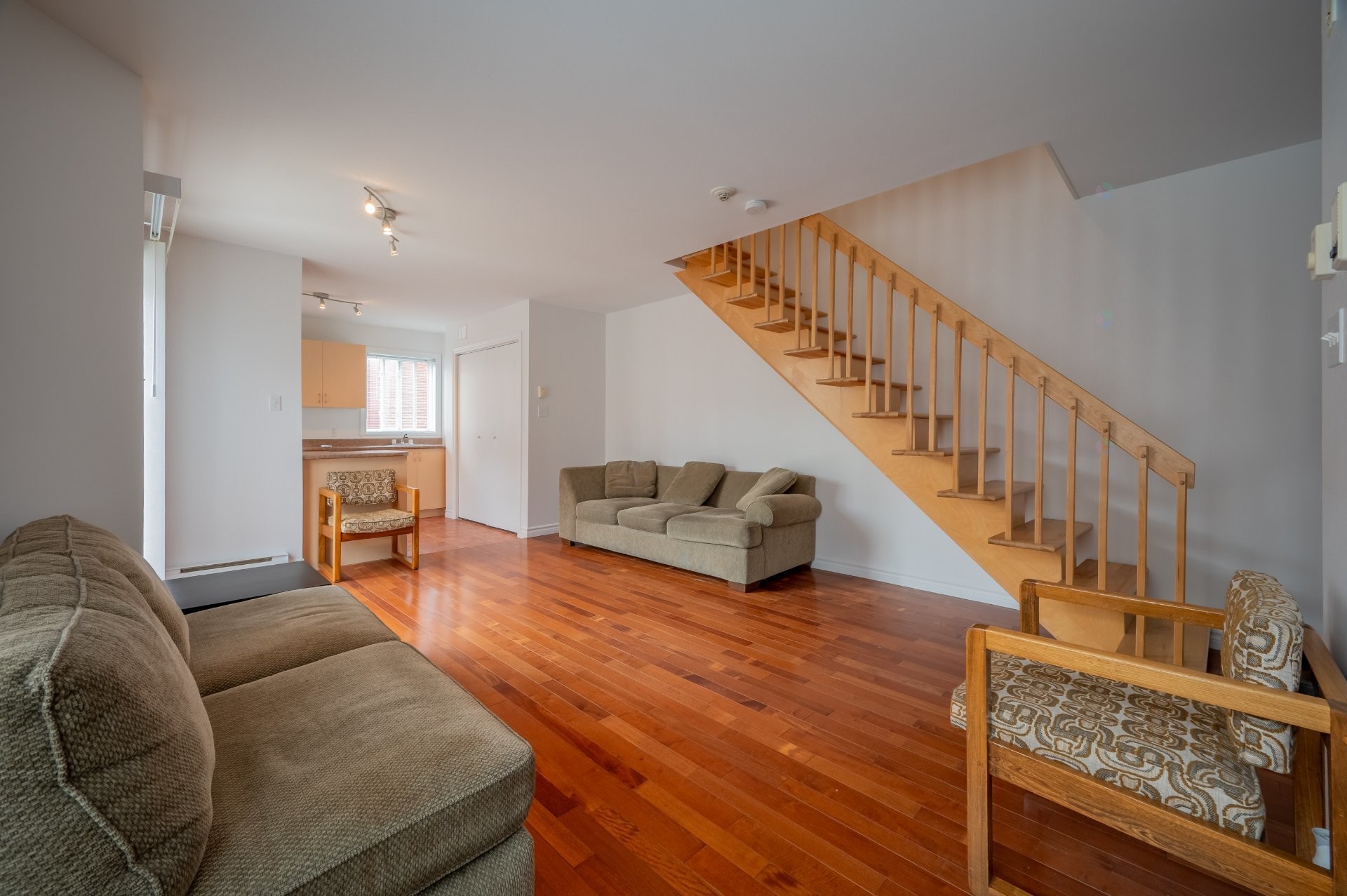 









5377


Boul. Milan

, E,
Brossard,




QC
J4Z2A7


