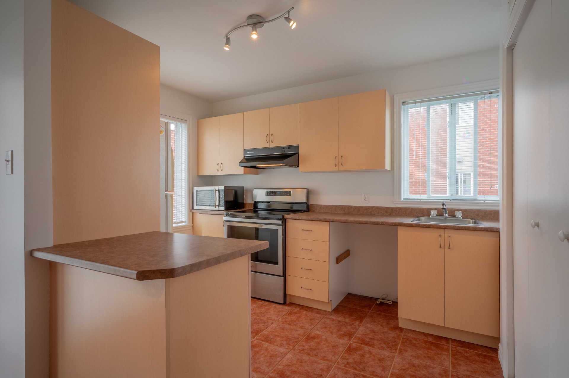 









5377


Boul. Milan

, E,
Brossard,




QC
J4Z2A7


