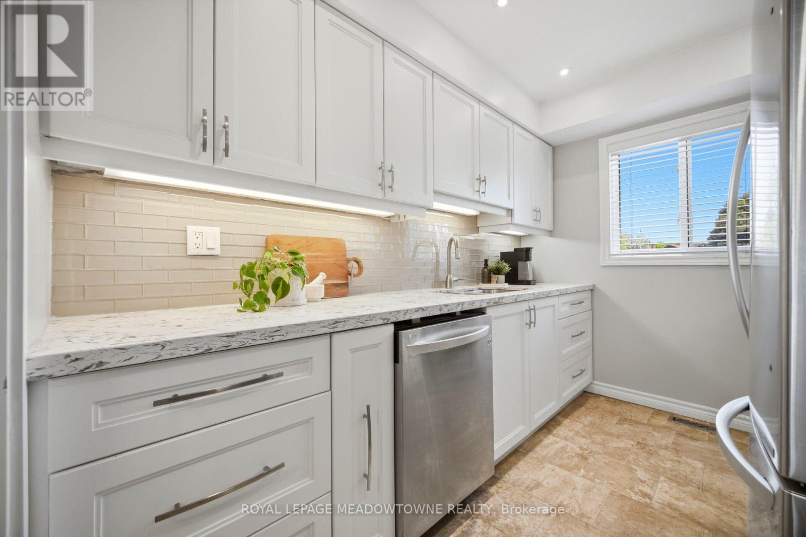 












41 - 561 CHILDS DRIVE

,
Milton,




Ontario
L9T3Z1

