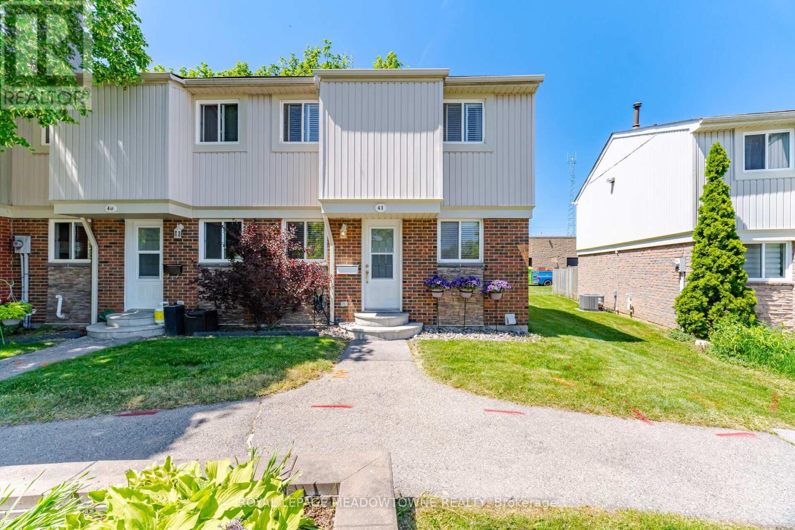 












41 - 561 CHILDS DRIVE

,
Milton,




Ontario
L9T3Z1

