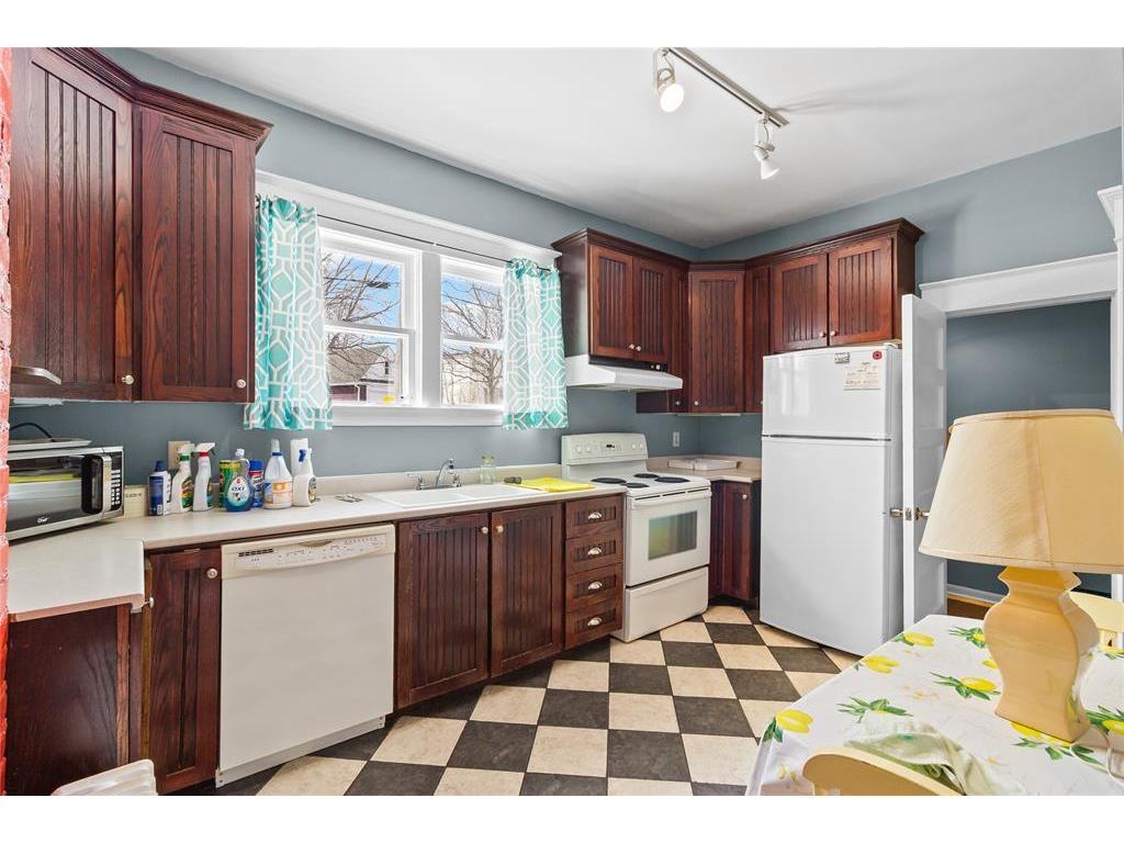 









8


Glenridge

Crescent,
St. John's,




NL
A1A 1T5

