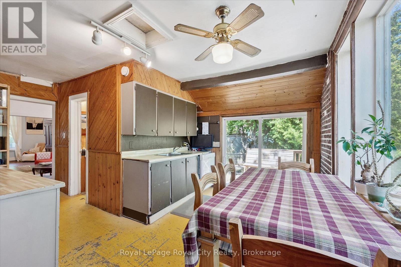 












115 GROVE STREET

,
Guelph (St. George's),




Ontario
N1E2W8

