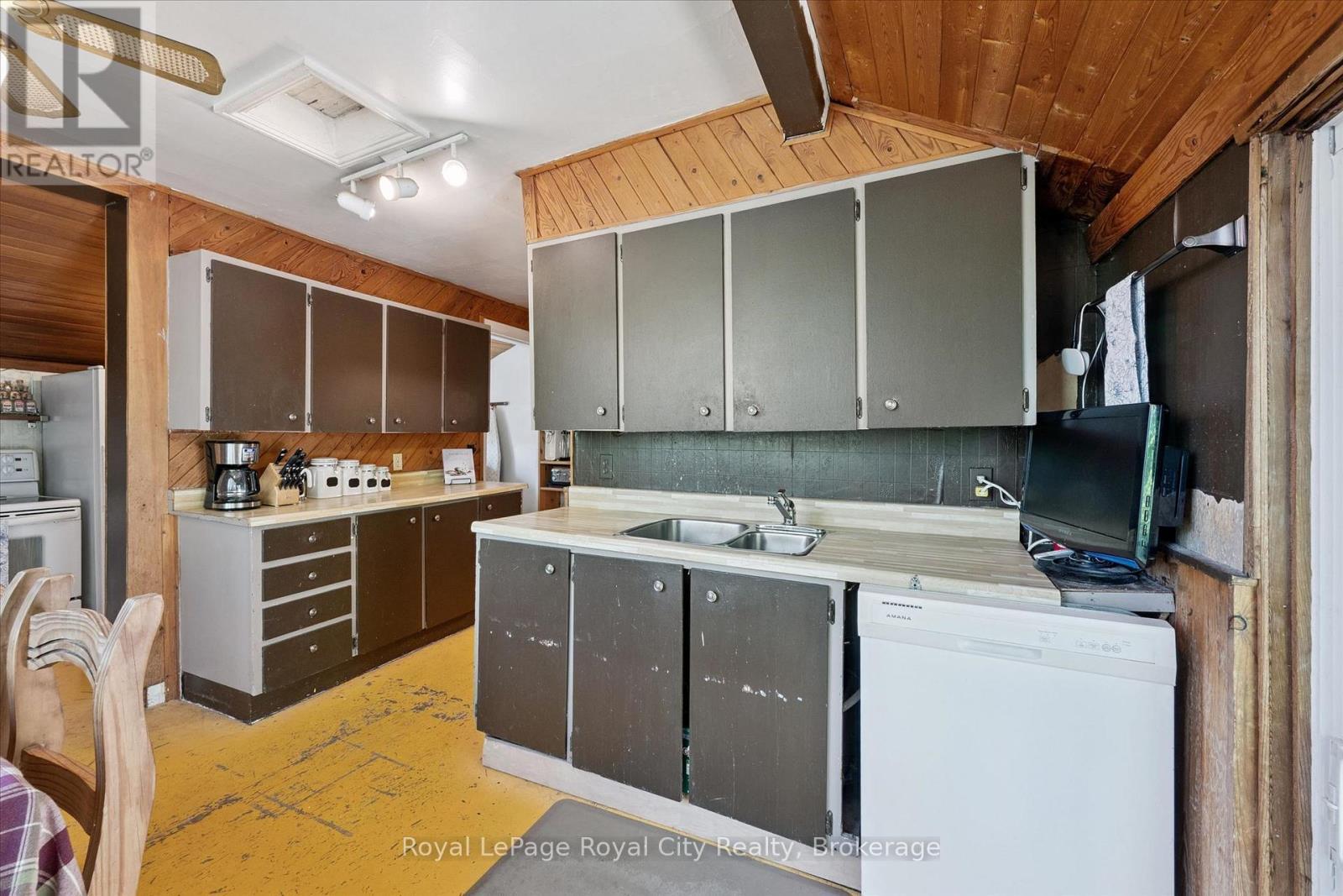 












115 GROVE STREET

,
Guelph (St. George's),




Ontario
N1E2W8

