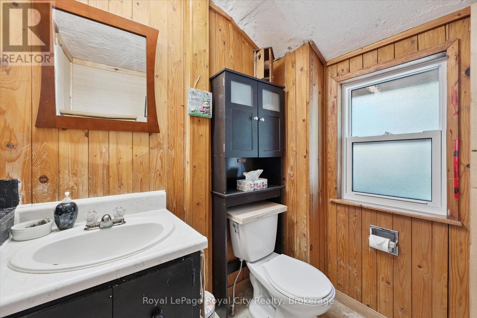 












115 GROVE STREET

,
Guelph (St. George's),




Ontario
N1E2W8

