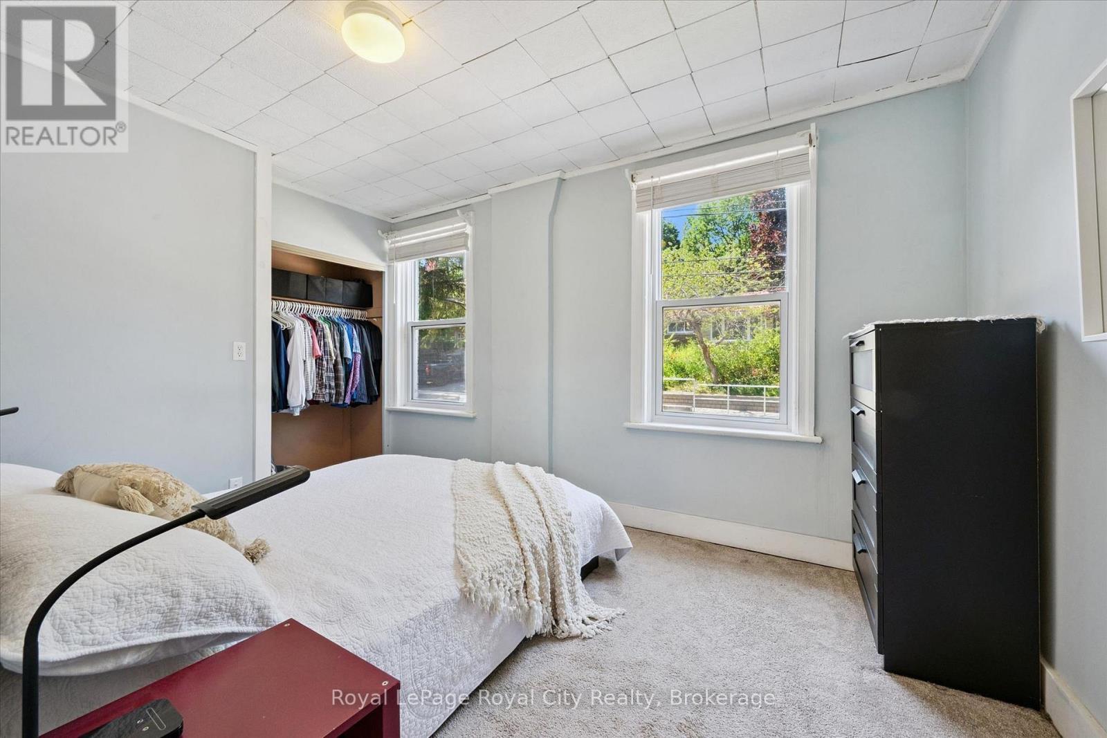












115 GROVE STREET

,
Guelph (St. George's),




Ontario
N1E2W8

