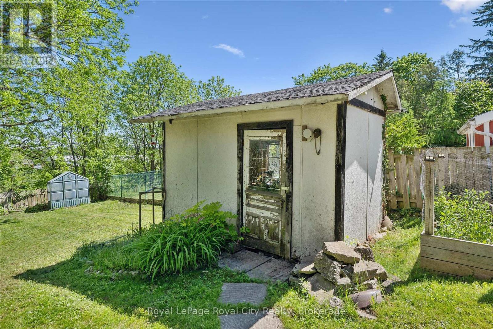 












115 GROVE STREET

,
Guelph (St. George's),




Ontario
N1E2W8

