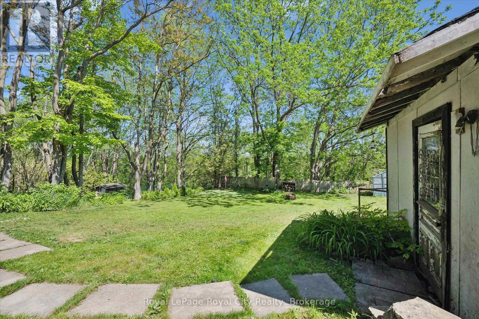 












115 GROVE STREET

,
Guelph (St. George's),




Ontario
N1E2W8

