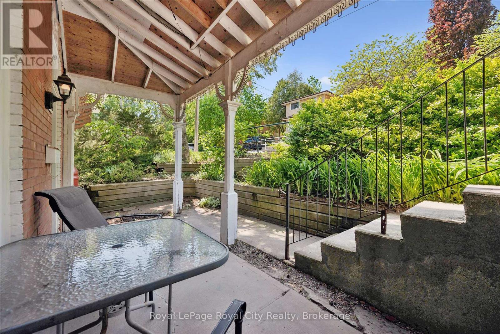 












115 GROVE STREET

,
Guelph (St. George's),




Ontario
N1E2W8

