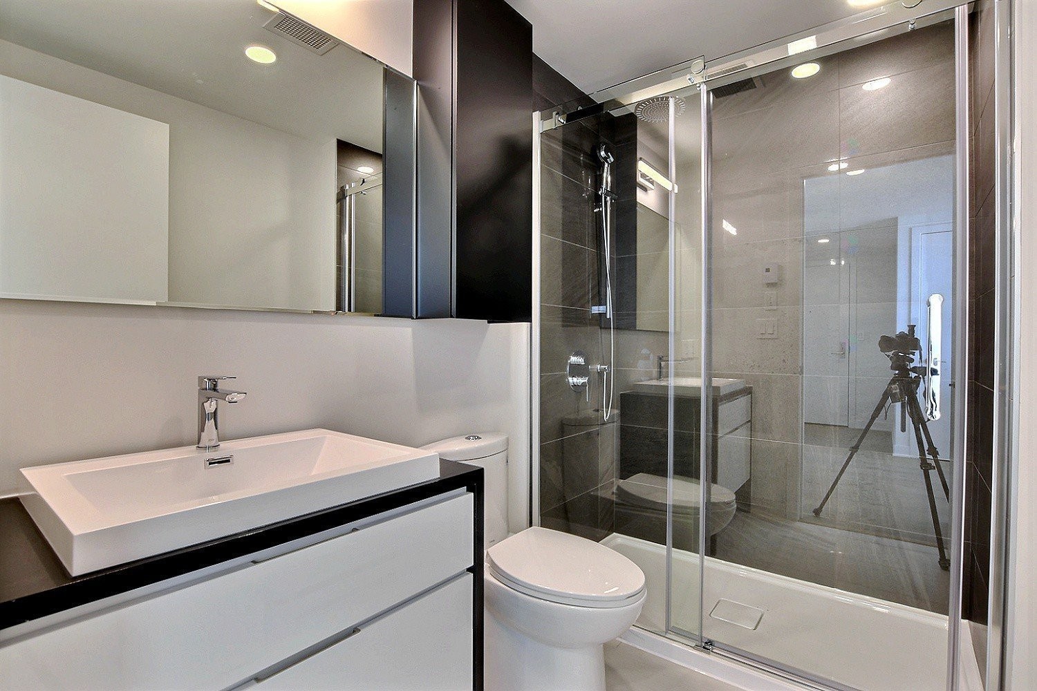 









1188


Rue St-Antoine O.

, 3106,
Montréal (Ville-Marie),




QC
H3C1B4

