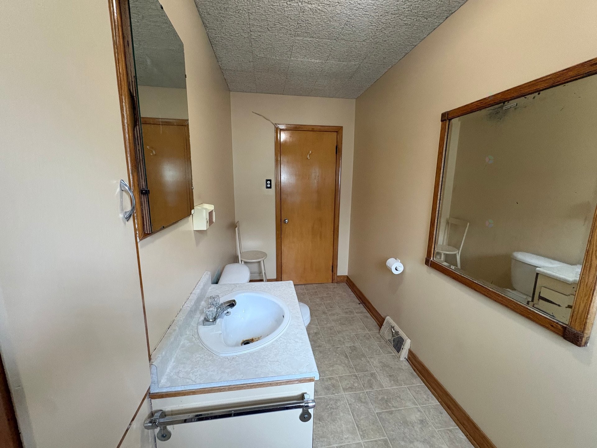 









87


Rue St-Jacques

,
Charlemagne,




QC
J5Z1Z5

