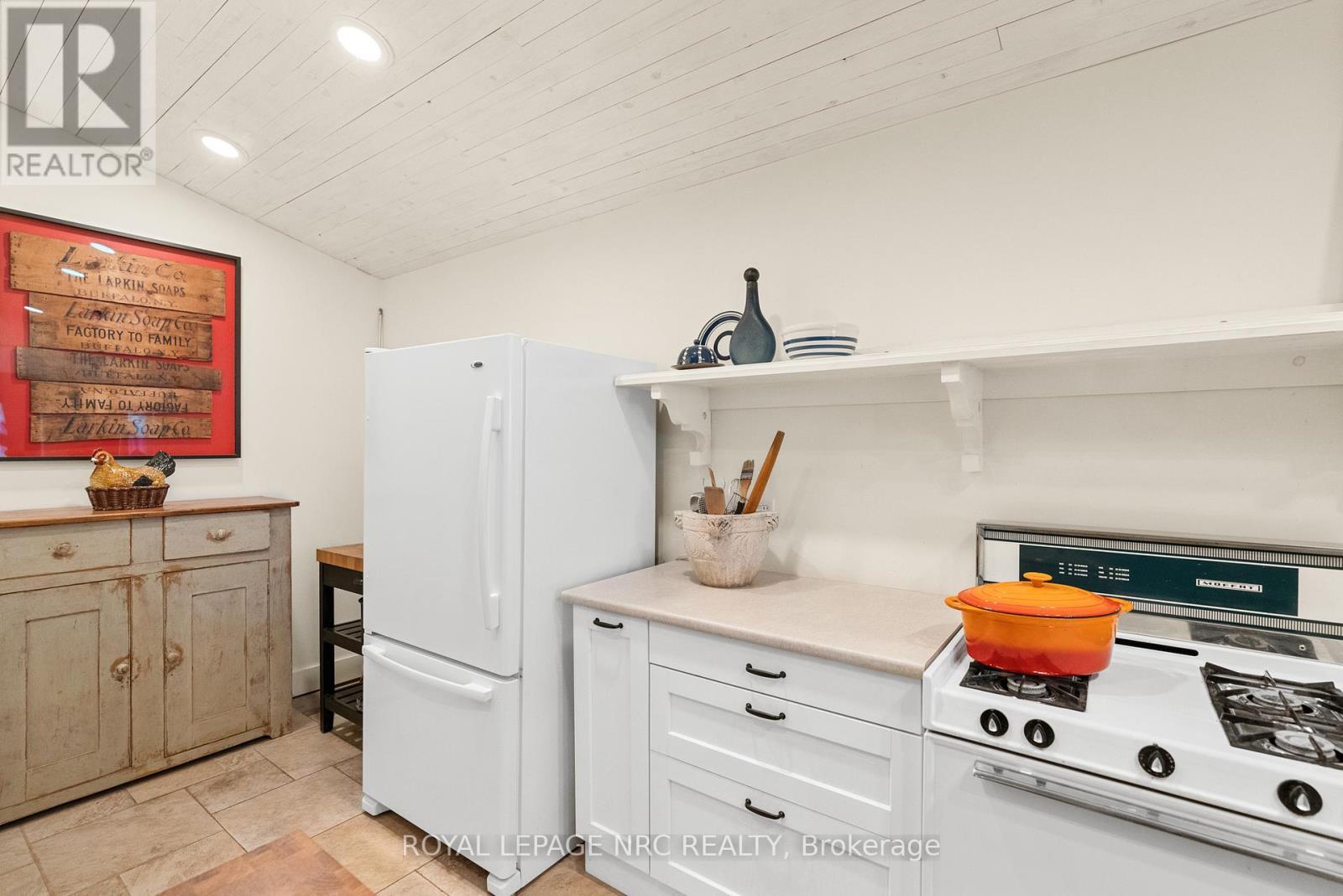 












3765 CRYSTAL BEACH DRIVE

,
Fort Erie (Crystal Beach),




Ontario
L0S1B0

