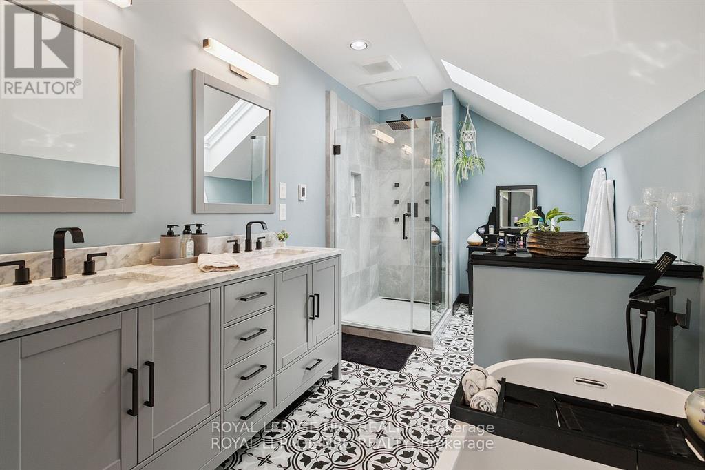 












5240 MARCEL CRESCENT

,
Niagara Falls (Morrison),




Ontario
L2E7M5

