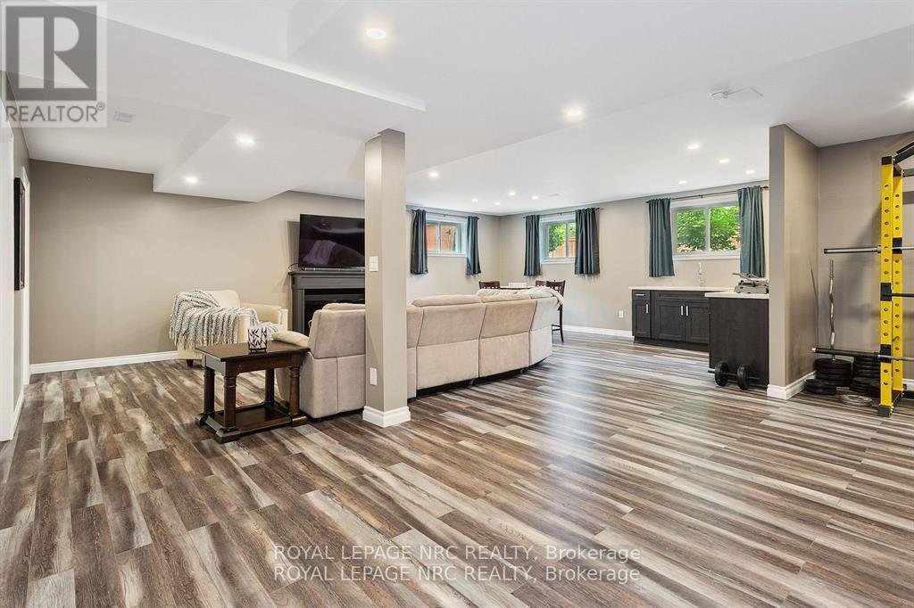












5240 MARCEL CRESCENT

,
Niagara Falls (Morrison),




Ontario
L2E7M5


