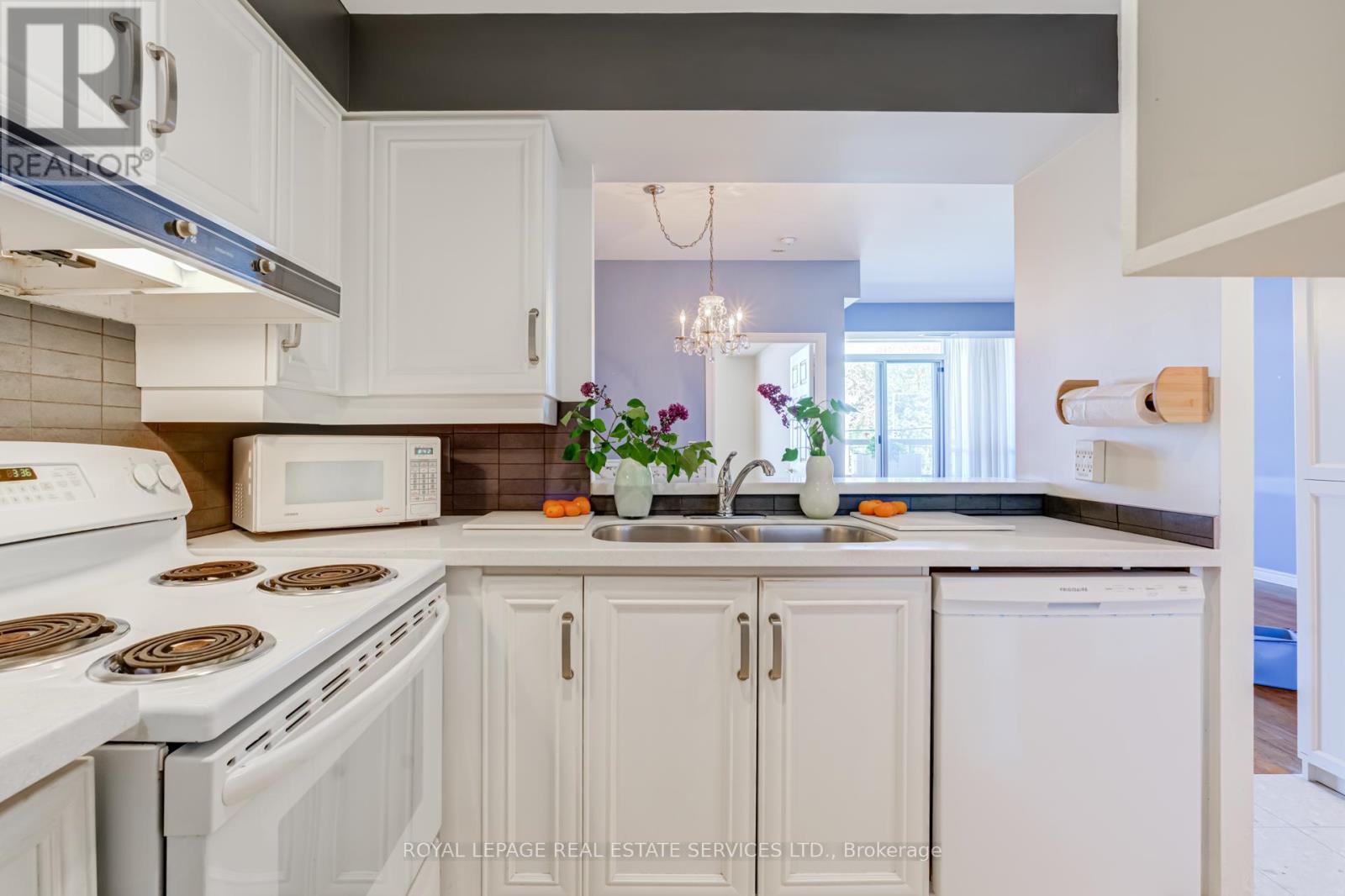 












202 - 1750 BAYVIEW AVENUE

,
Toronto,




Ontario
M4G4H6

