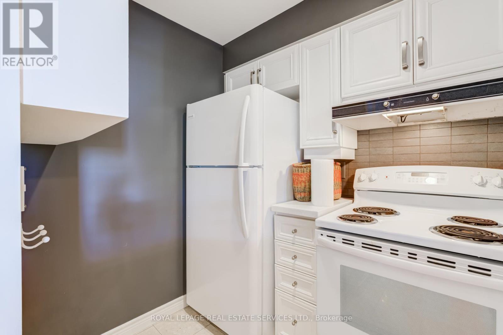 












202 - 1750 BAYVIEW AVENUE

,
Toronto,




Ontario
M4G4H6

